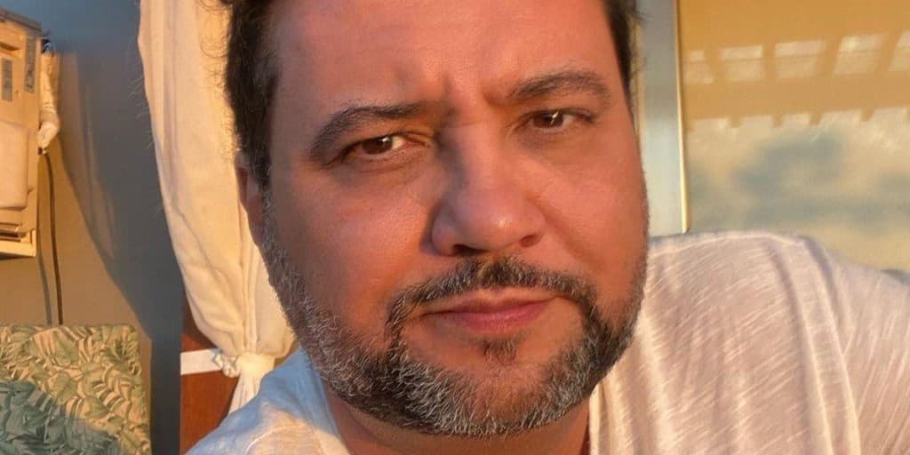 Geraldo Luís volta a negar romance com mulheres, expõe vida íntima e escandaliza: "Já transei com coroas"