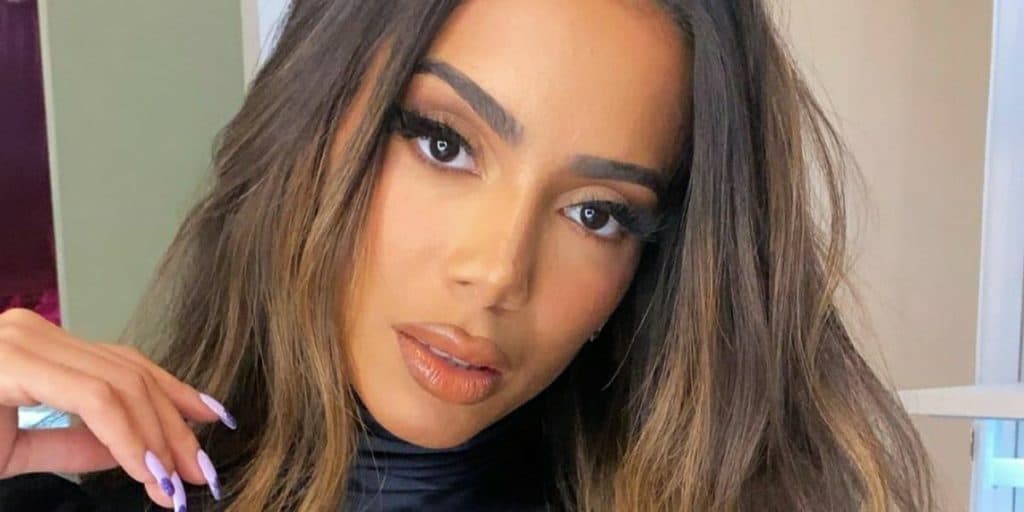 Anitta sai das redes sociais, vive reclusa e explica decisão: "Resolvi dar um tempo"
