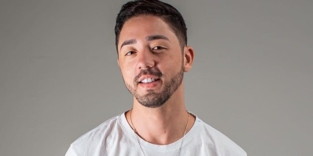 Rico se estressa, causa punição ao tirar microfone e provoca peões: "Esquentar esse jogo"
