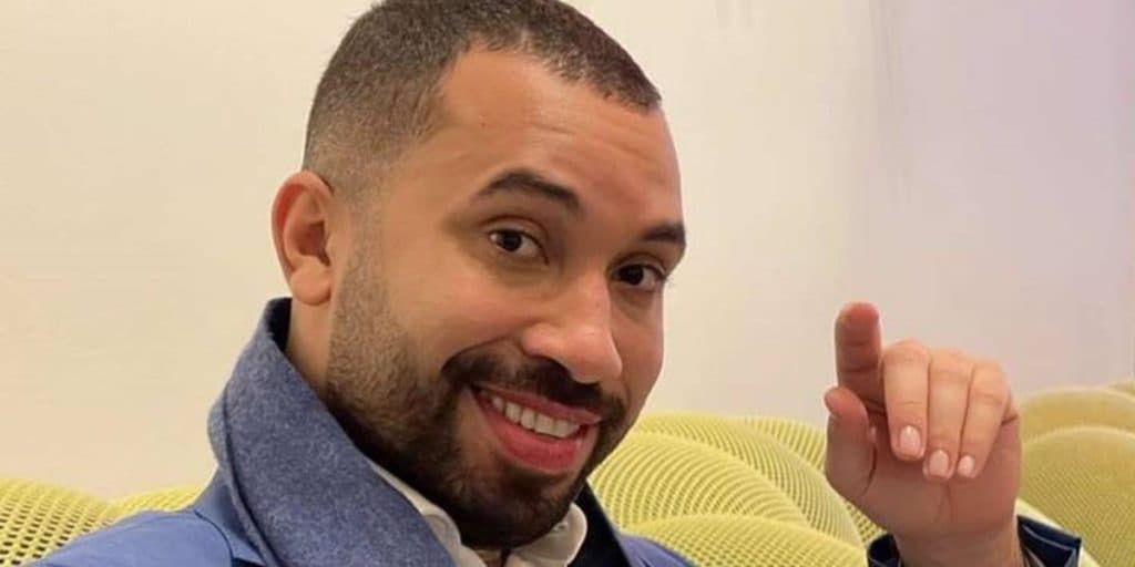 Rico! Gil do Vigor faz teste drive em conversível nos EUA: "muito chique"