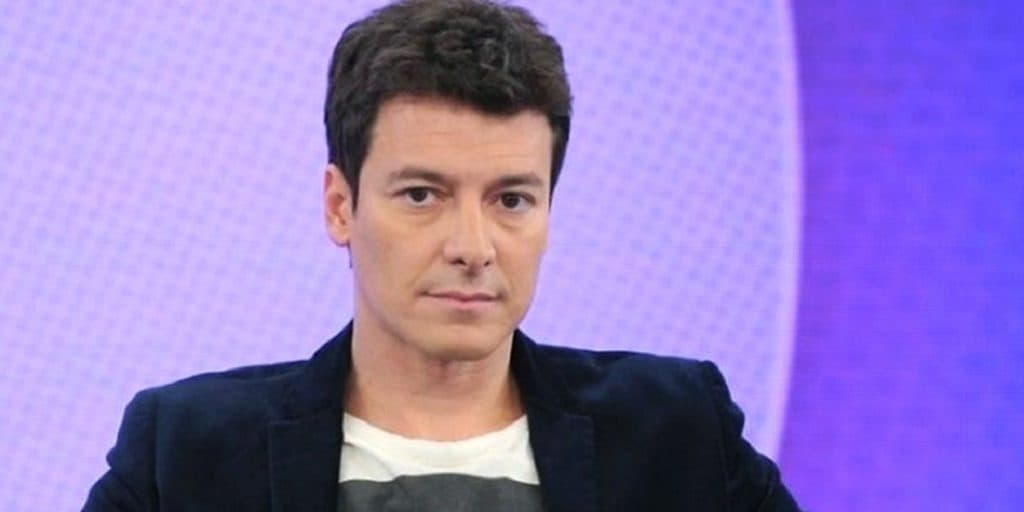 Rodrigo Faro perde a paciência na Record, se estressa e detona: “Vocês assinaram um contrato”