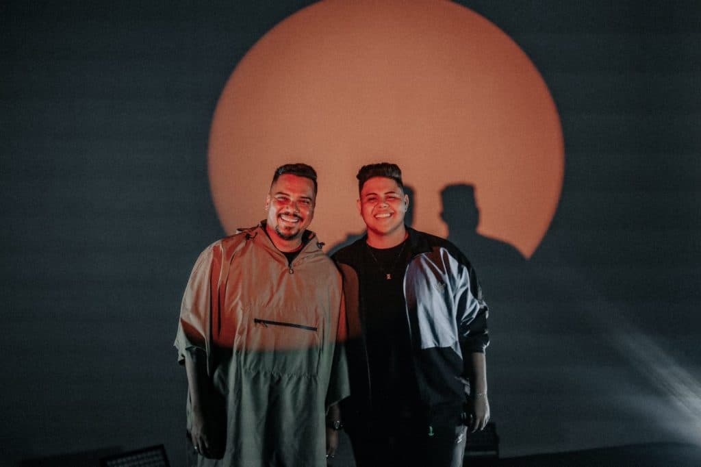 Rogerinho realiza sonho de infância e grava clipe com Sorriso Maroto!