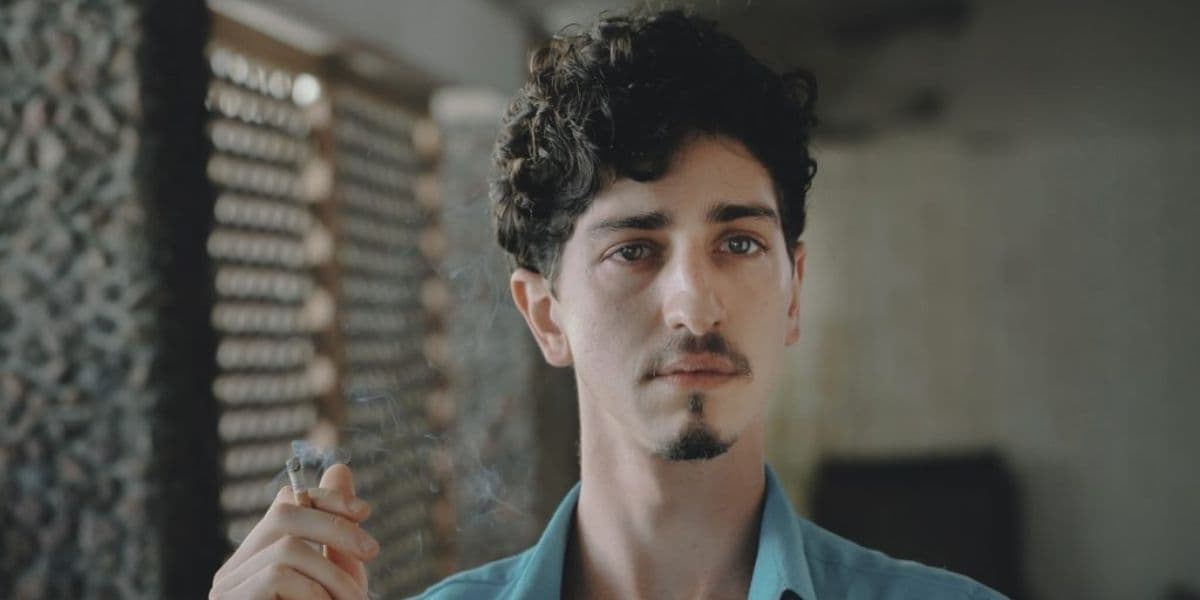 Johnny Massaro assume amor por homens e relacionamento com rapaz é anunciado em textão: "O amor da minha vida" Johnny Massaro assume amor por homens e relacionamento com rapaz é anunciado em textão: "O amor da minha vida"