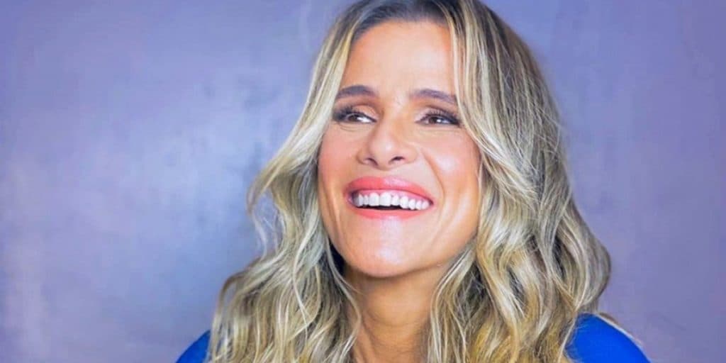 "Mães também gozam" Ingrid Guimarães estende faixa em protesto e expõe vida sexual ao Brasil