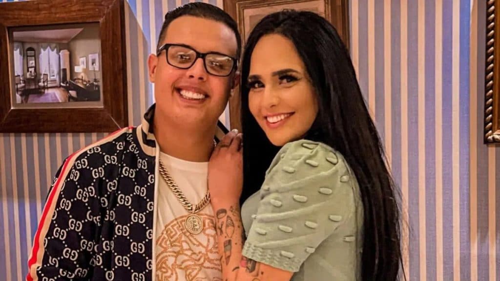 Cantora Perlla sai do Brasil e abandona as duas filhas; Pai das meninas detona: "Estão sofrendo muito"