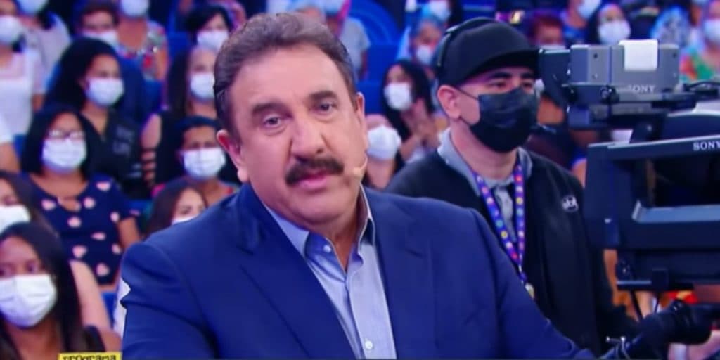 Ratinho vai ao fundo do poço no SBT, vive crise sem fim e perde quase metade da audiência em pouco tempo