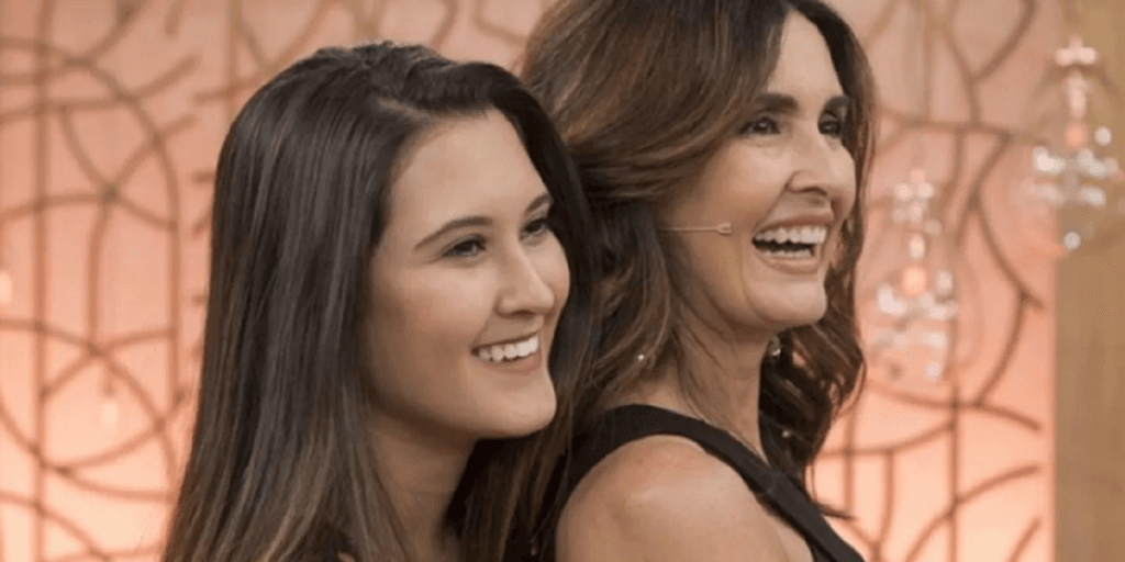 Beatriz Bonemer, filha de Fátima Bernardes, surge ao lado de mulher e confirma: "Um misto de energia"
