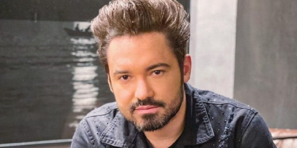 Após fim com Maiara, Fernando Zor é flagrado aos beijos com repórter nos bastidores de show