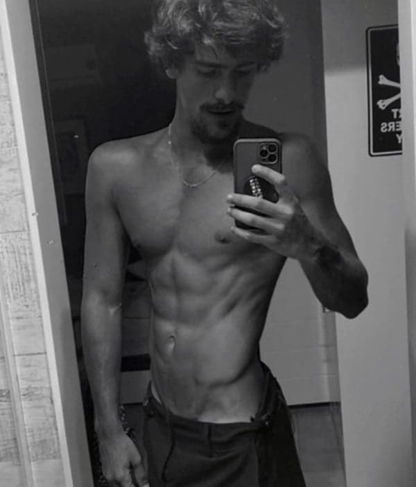 Bruno Montaleone exibe físico de deus grego nas redes socias (Reprodução/ Instagram) Bruno Montaleone exibe físico de deus grego nas redes socias (Reprodução/ Instagram)