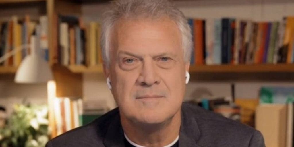 Pedro Bial é fechado violentamente, toma tiro na orelha e notícia para o Brasil: "Ele transpirava muito"