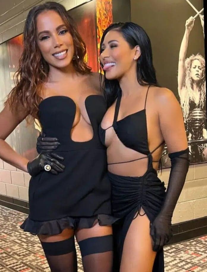 Anitta e Simaria posam juntas e felizes, nos bastidores de premiação em Miami (Reprodução/ Instagram) Anitta e Simaria posam juntas e felizes, nos bastidores de premiação em Miami (Reprodução/ Instagram)