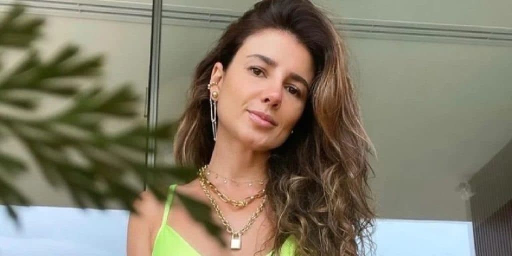Paula Fernandes vive inferno, toma várias injeções na garganta e veredito triste é dado: "Despencou"