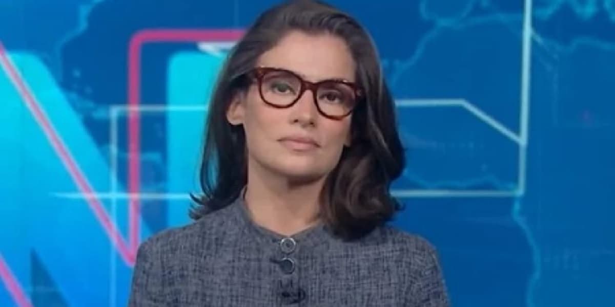 Renata Vasconcellos na bancada do Jornal Nacional, da Globo (Foto: Divulgação) Renata Vasconcellos na bancada do Jornal Nacional, da Globo (Foto: Divulgação)