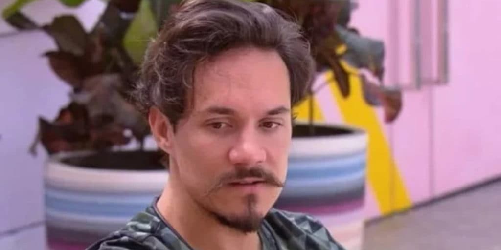 BBB22: Eliezer vai ao confessionário, comunica que vai desistir do programa e chora: "Não dá mais''