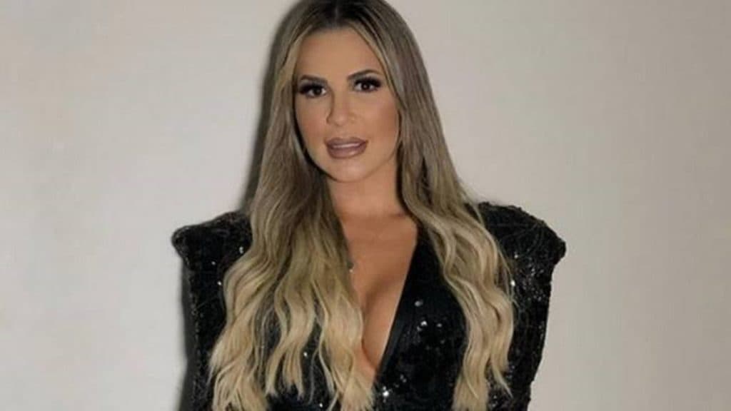 Após boatos de novo namorado, Deolane Bezerra, viúva de MC Kevin, ironiza e rebate especulações