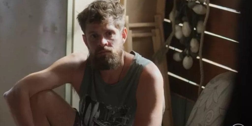 Cara e Coragem - Samuel desembucha e conta esquisitice sobre Clarice para Paulo: "Gostava..."