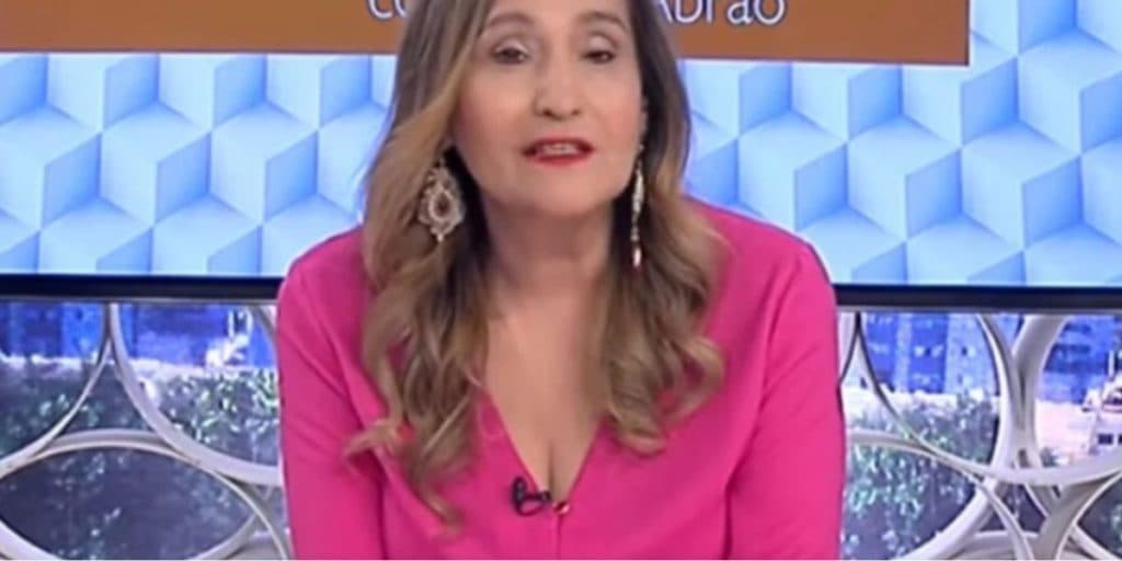 Apresentadora Sônia Abrão se revolta com a Globo e não se cala: “Manoel Soares ficou escanteado”