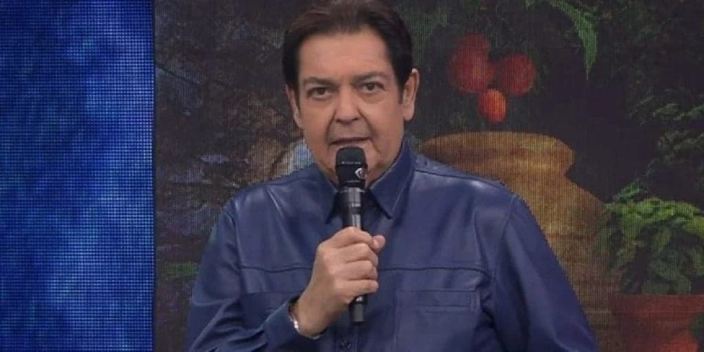 Faustão admite que está diminuindo de tamanho