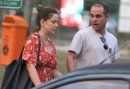 Leandra Leal em flagra ao lado do marido (Foto: Extra) Leandra Leal em flagra ao lado do marido (Foto: Extra)