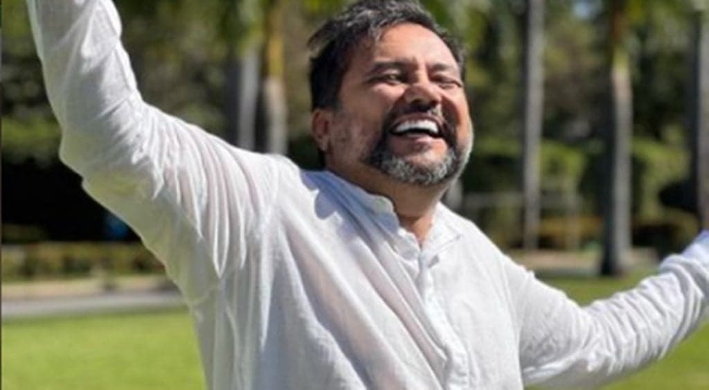 Solteirão, Geraldo Luís, vive em mansão luxuosa com o filho