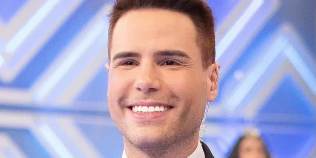 Discreto, Luiz Bacci quebra o sigilo, faz brincadeira com vídeo