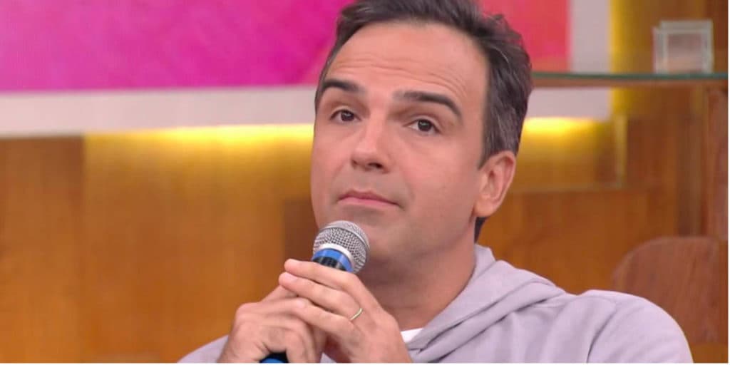 Na Globo, Tadeu Schmidt choca ao falar abertamente de uso de maconha: "Não pode, né?"