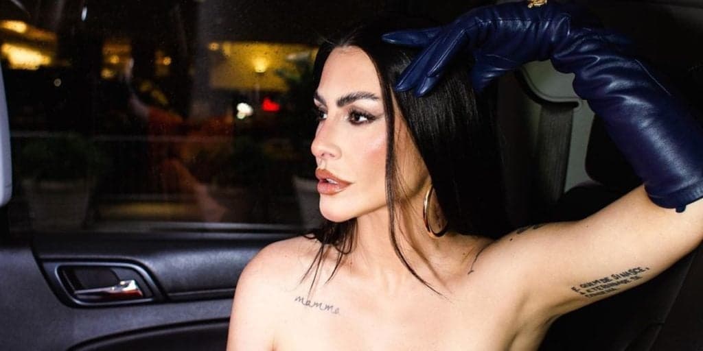 Tapa-seios, biquíni cavado e pernão de fora: Cleo sensualiza e mostra que é uma das mais gatas do Brasil; veja