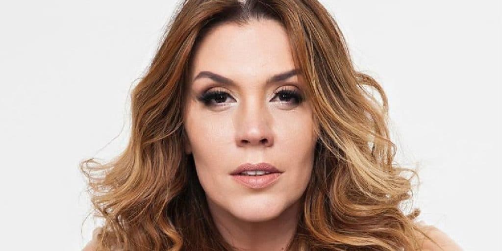 Simony faz vídeo e desabafa sobre tudo o que pensa do cantor Péricles: “Todo mundo sabe”