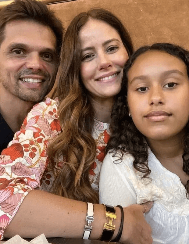Armando, filho de Monique, a esposa Lucia e a filha Valentina (Foto: Reprodução)