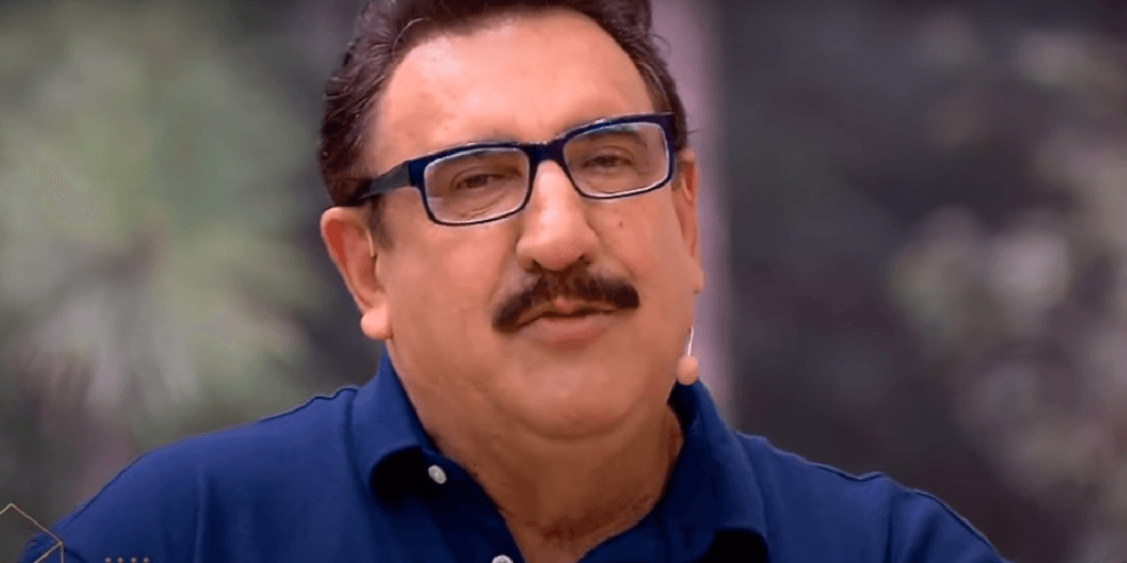 Apelo de Ratinho fez apresentador arrancar a roupa no meio de programa, ficar seminu e apertar os mamilos