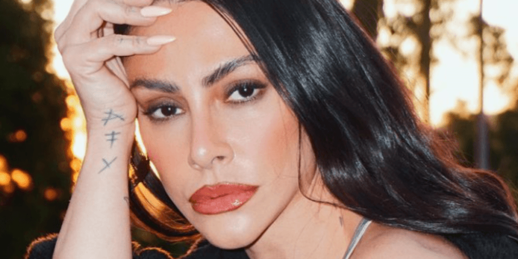 Cleo assumiu vício de porn*, sexo a 3 e prática de posição an*l no camarim da Globo: "Estúdio C"