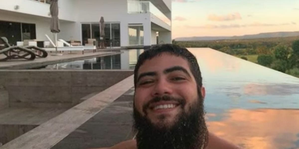Piscina com borda infinita e uma bela vista da natureza (Reprodução: Youtube) Piscina com borda infinita e uma bela vista da natureza (Reprodução: Youtube)
