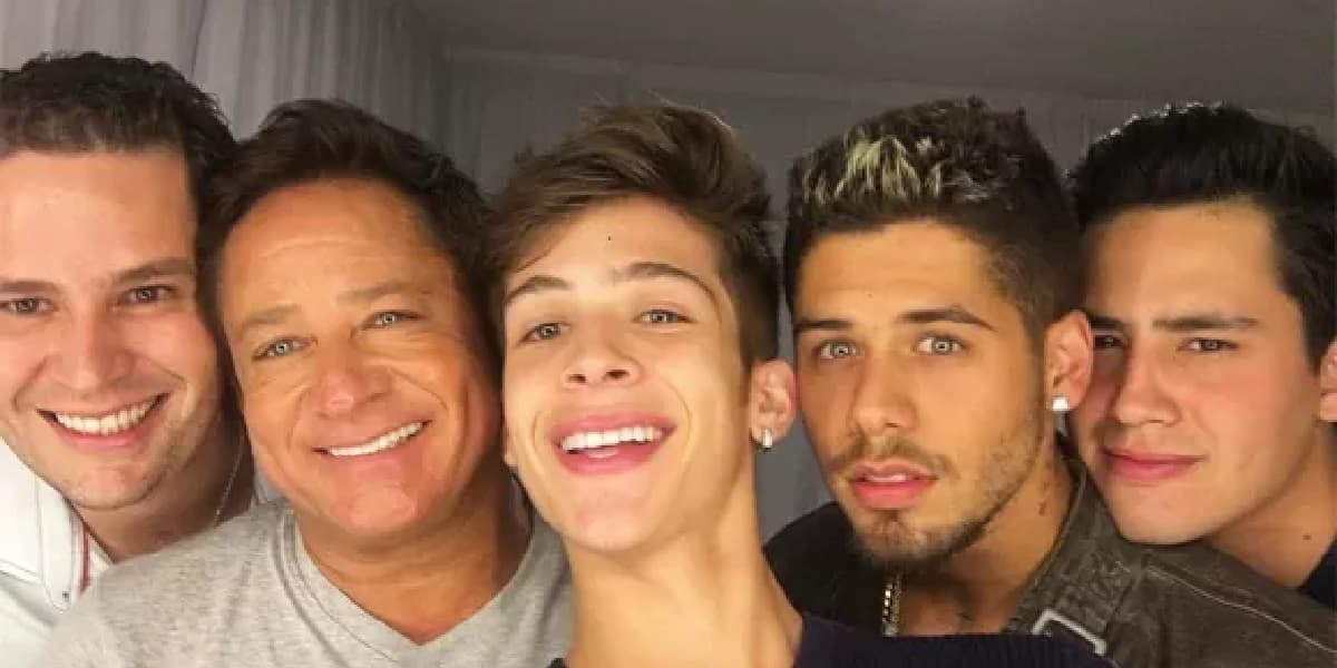 Leonardo aos lados dos filhos (Foto: Divulgação) Leonardo aos lados dos filhos (Foto: Divulgação)