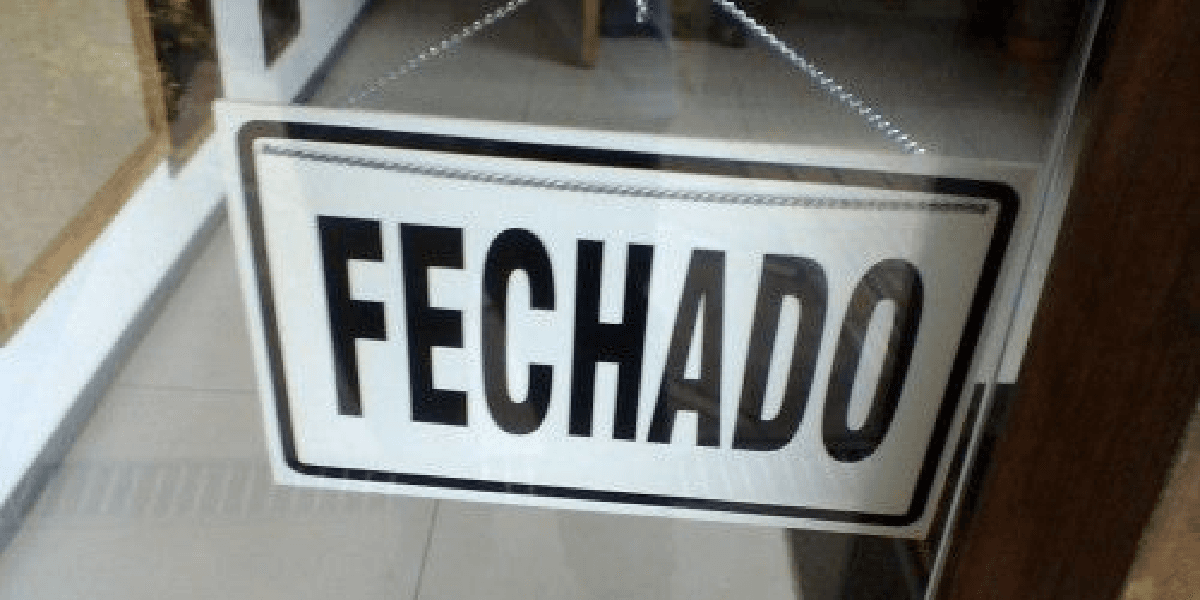 Banco é fechado e funcionários se desesperam (Foto: Reprodução/ Internet) Banco é fechado e funcionários se desesperam (Foto: Reprodução/ Internet)