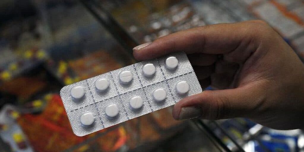 Fim da linha: Famosa rede de drogarias tem falência divulgada e fecha de uma vez 18 unidades