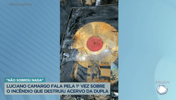 Parte do acervo de Luciano Camargo destruído pelo fogo (Foto Reprodução/PlayPlus) Parte do acervo de Luciano Camargo destruído pelo fogo (Foto Reprodução/PlayPlus)