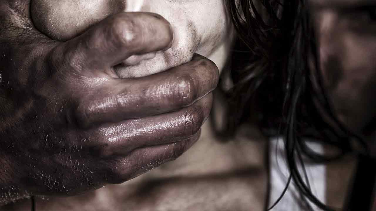 O crime de abuso sexual mediante fraude está previsto no Art. 215 do Código Penal (Foto Reprodução/Internet) O crime de abuso sexual mediante fraude está previsto no Art. 215 do Código Penal (Foto Reprodução/Internet)
