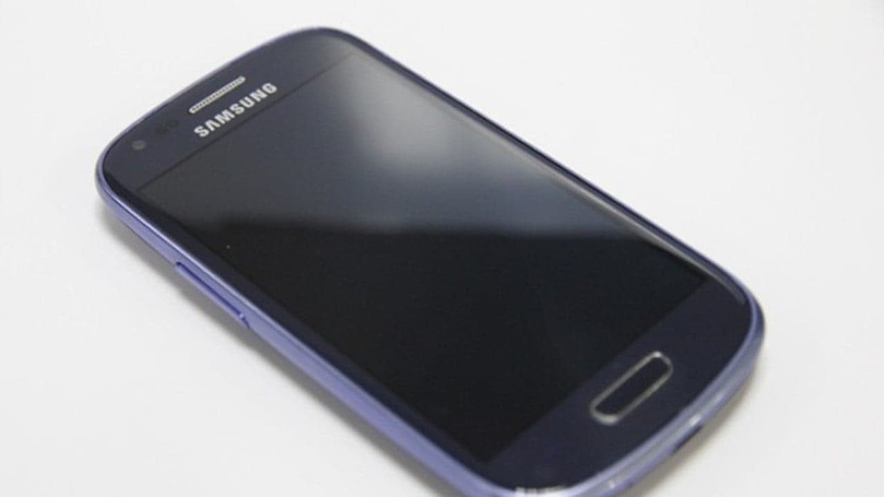 Celular Samsung Galaxy S3 mini é um dos que não poderão mais utilizar o WhatsApp (Foto: Reprodução/Internet) Celular Samsung Galaxy S3 mini é um dos que não poderão mais utilizar o WhatsApp (Foto: Reprodução/Internet)