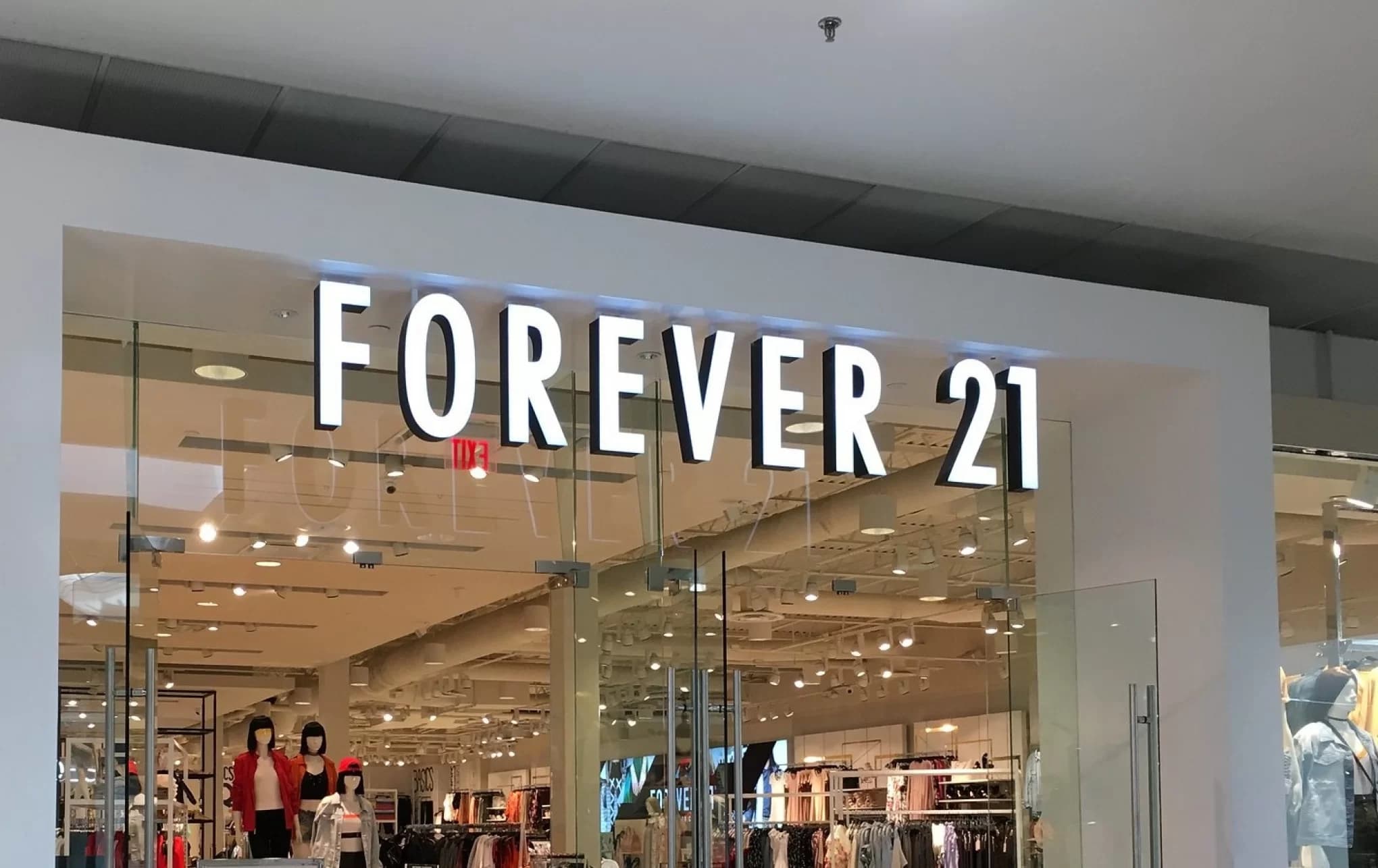 Forever 21 era uma marca queridinha do país, até que ela faliu (Foto: Reprodução) Forever 21 era uma marca queridinha do país, até que ela faliu (Foto: Reprodução)