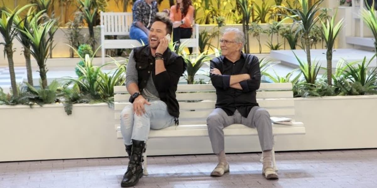 Kleber Lopes ao lado de Carlos Alberto de Nóbrega, em "A Praça é Nossa" (Foto: Divulgação/SBT) Kleber Lopes ao lado de Carlos Alberto de Nóbrega, em "A Praça é Nossa" (Foto: Divulgação/SBT)