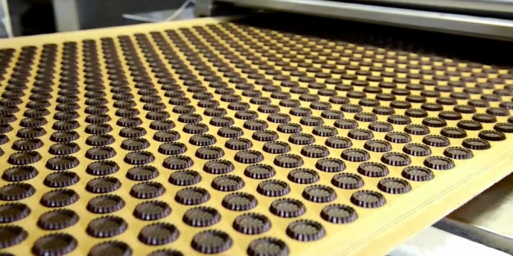 FIM DE LINHA: Empresa gigante parou com a produção de bolacha amada e VERDADE explode entre consumidores
