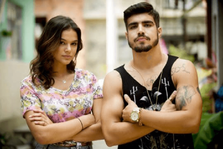 Caio Castro ao lado de Bruna Marquezine em novela na Globo (Foto: Reprodução/ Internet) Caio Castro ao lado de Bruna Marquezine em novela na Globo (Foto: Reprodução/ Internet)