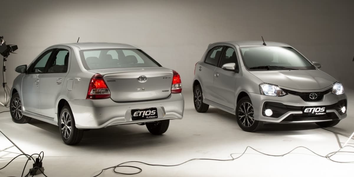 Etios hatch e Etios sedan eram os mais baratos da montadora japonesa (Foto: Divulgação/Toyota) Etios hatch e Etios sedan eram os mais baratos da montadora japonesa (Foto: Divulgação/Toyota)