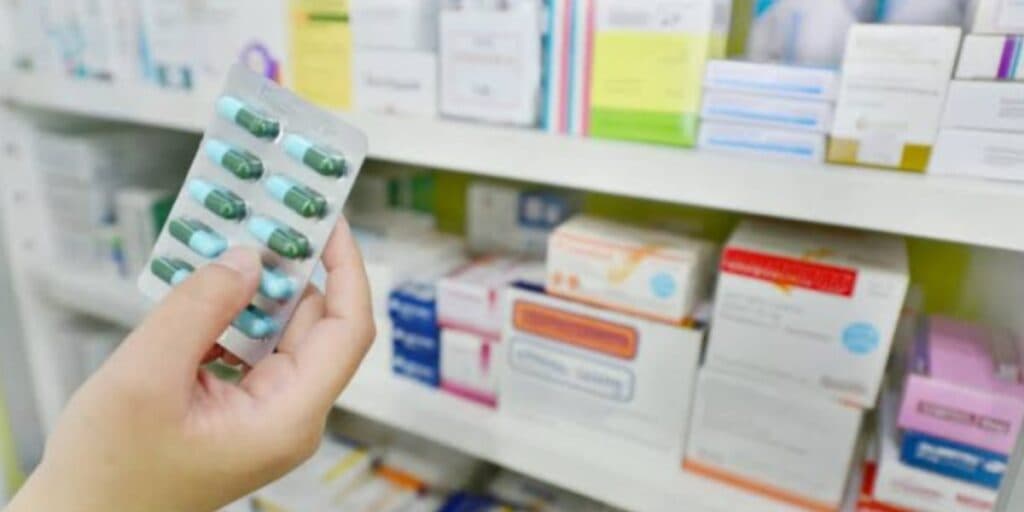 À beira da falência: Rede famosa de drogarias anuncia o fechamento de lojas e demissão em massa