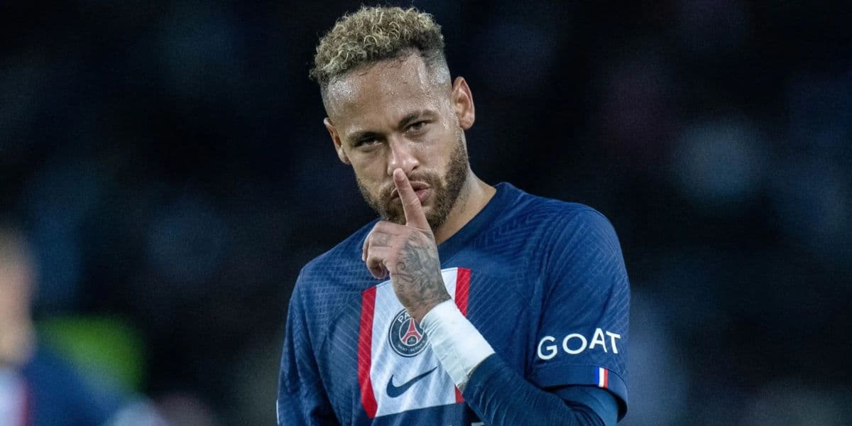 Neymar vai continuar vestindo a camisa do PSG essa temporada (Reprodução: Internet) Neymar vai continuar vestindo a camisa do PSG essa temporada (Reprodução: Internet)