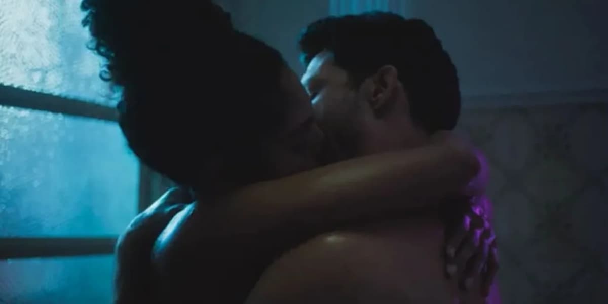Aline (Bárbara Reis) e Caio (Cauã Reymond têm noite de sexo selvagem em "Terra e Paixão" (Foto: Reprodução/TV Globo) Aline (Bárbara Reis) e Caio (Cauã Reymond têm noite de sexo selvagem em "Terra e Paixão" (Foto: Reprodução/TV Globo)
