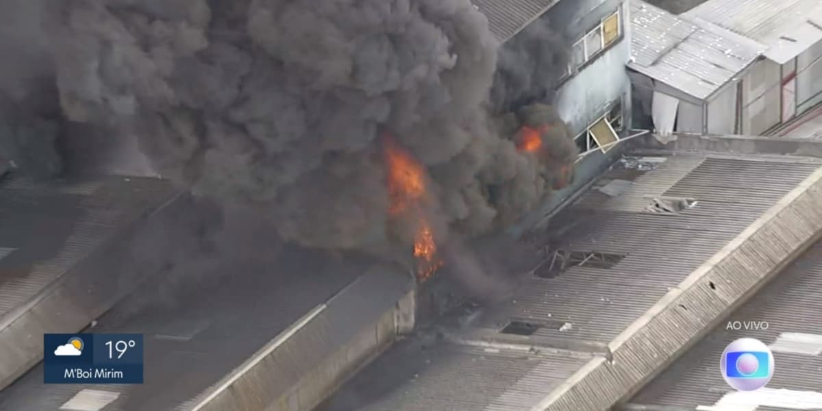 Incêndio na região do Brás (Foto: Reprodução/TV Globo) Incêndio na região do Brás (Foto: Reprodução/TV Globo)