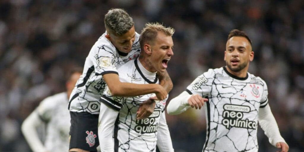 36 milhões e adeus ao Corinthians: Jogador crucial de Luxemburgo está com as malas prontas para a Europa