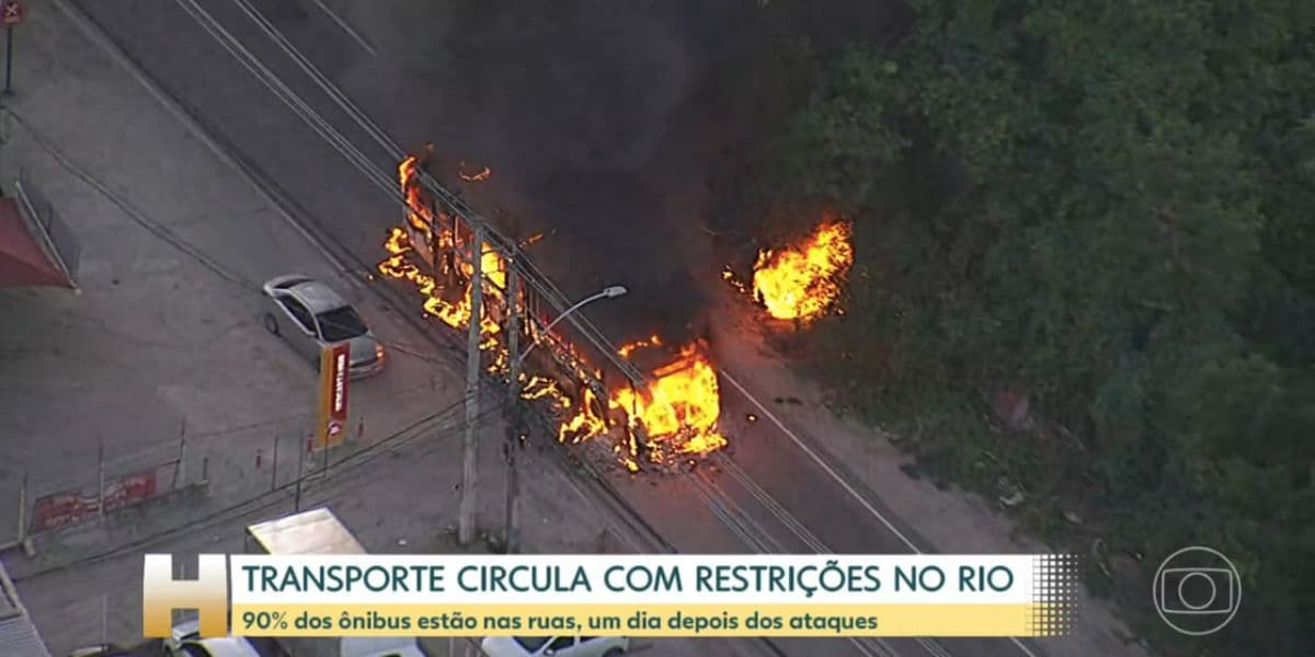 Ataques em ônibus no Rio de Janeiro (Foto: Reprodução / Jornal Hoje da Globo) Ataques em ônibus no Rio de Janeiro (Foto: Reprodução / Jornal Hoje da Globo)