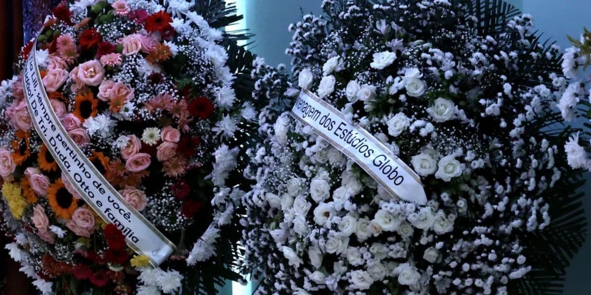 Ramo de flores enviados por Boni, ex-diretor geral da Globo (Reprodução: Internet) Ramo de flores enviados por Boni, ex-diretor geral da Globo (Reprodução: Internet)
